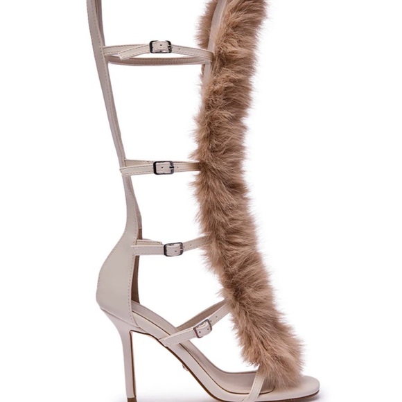 AZALEA WANG JUSTYCE IVORY FUR
GLADIATOR SANDAL 🤏🔥🔥🔥 - Picture 6 of 7